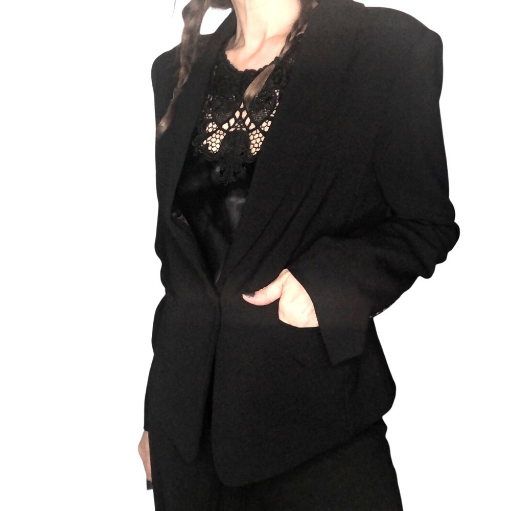 BCBG Max Azria Cropped Blazer Sz L One Button Black Officecore Minimalist Office